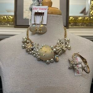 “Betsy Johnson” seashell necklace, earrings, & bracelet set